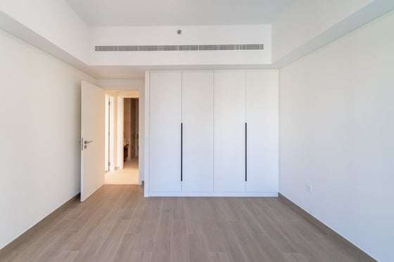 Vacant Unit with Burj Al Arab and Pool Views, picture 12