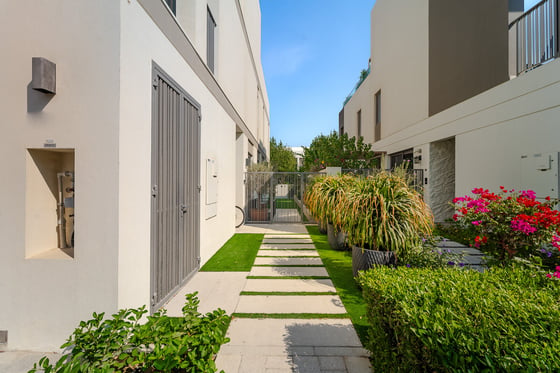 Prime Location | Big Layout | Twin Villa, picture 9
