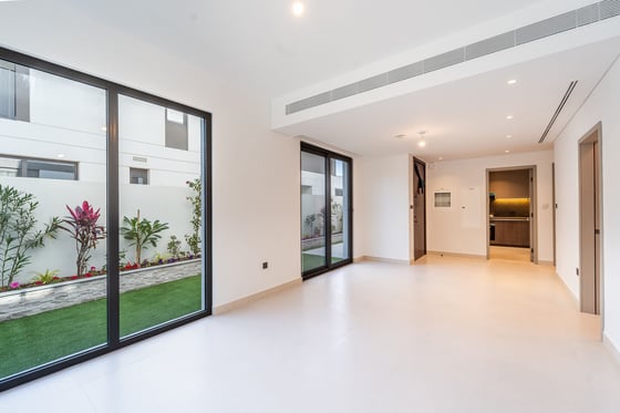 Prime Location | Big Layout | Twin Villa, picture 5