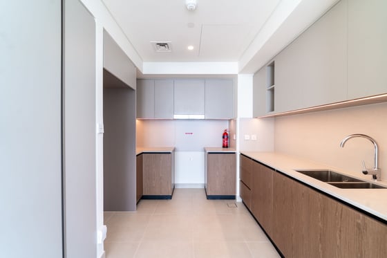 High-Floor Living with Stunning Lagoon Views, picture 6