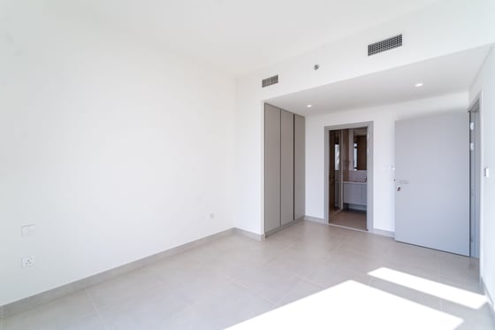 High-Floor Living with Stunning Lagoon Views, picture 13