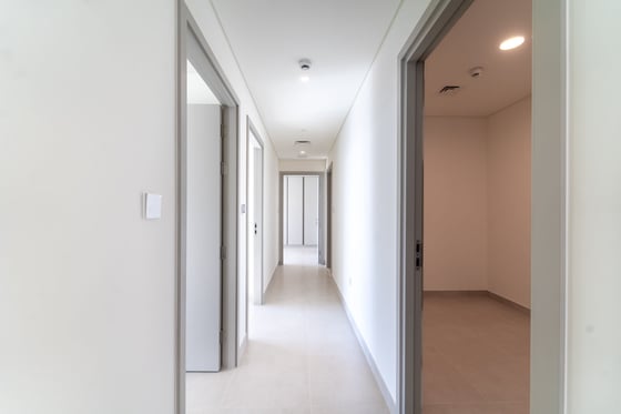 High-Floor Living with Stunning Lagoon Views, picture 5
