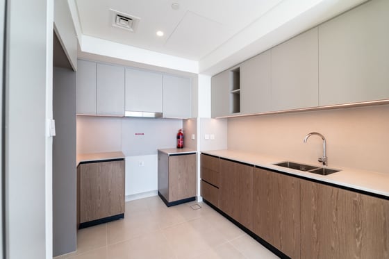 High-Floor Living with Stunning Lagoon Views, picture 7