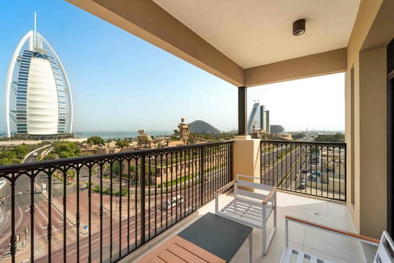 Stylish 3BR | Family Friendly | Prime Location, picture 2
