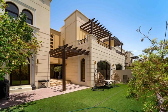 Spacious | Upgraded | Family Townhouse.., picture 2