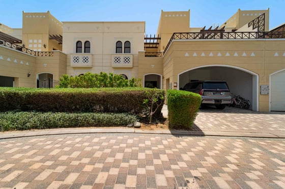 Spacious | Upgraded | Family Townhouse.., picture 1