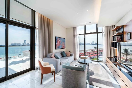 Luxuriously Furnished with Stunning Sea Views, picture 2