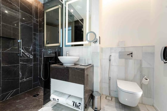 Luxuriously Furnished with Stunning Sea Views, picture 18