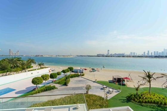 Luxuriously Furnished with Stunning Sea Views, picture 24