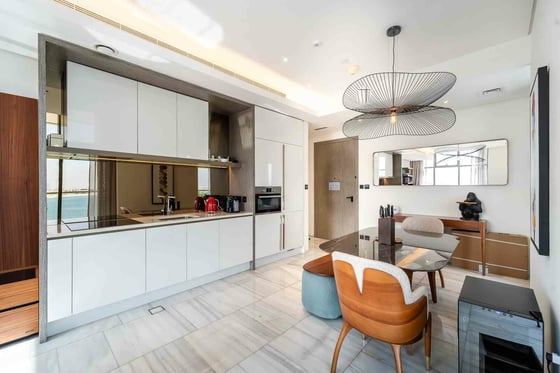 Luxuriously Furnished with Stunning Sea Views, picture 8