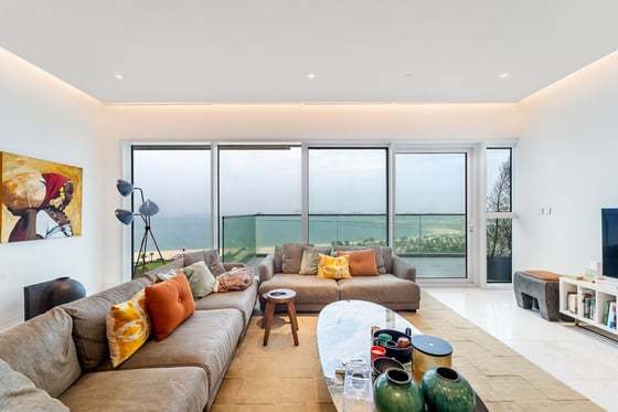 High Floor with Full Sea and Dubai Ain Views, picture 3