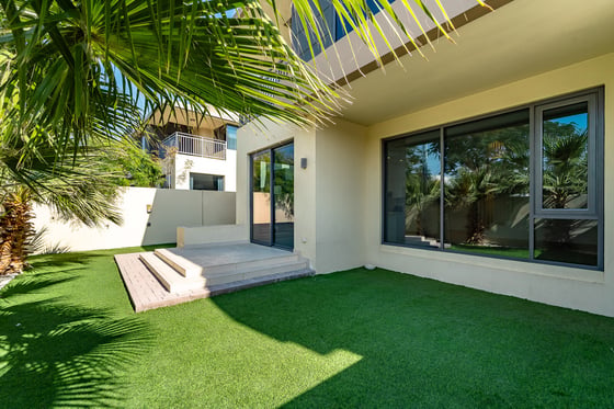 Large Corner Plot | Single Row | Vacant Now, picture 22