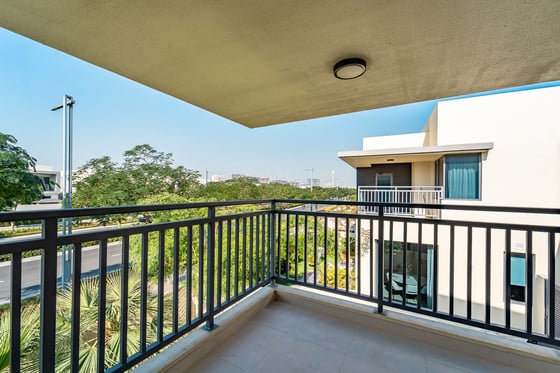 Large Corner Plot | Single Row | Vacant Now, picture 16