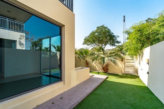 Large Corner Plot | Single Row | Vacant Now, picture 23