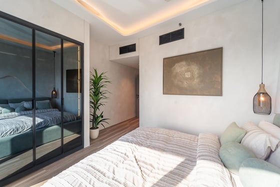 Quality Finishes  | Renovated  | Full Marina view, picture 15