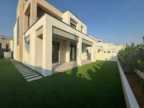 Backing Central Park | Spacious | Corner Unit, picture 1