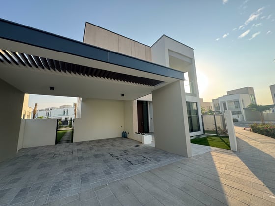 Backing Central Park | Spacious | Corner Unit, picture 2