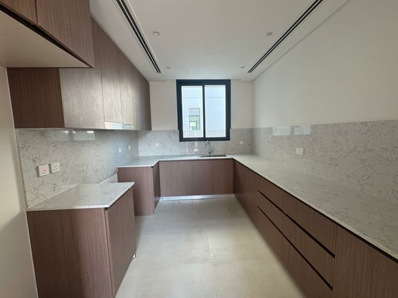 Backing Central Park | Spacious | Corner Unit, picture 5