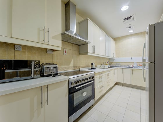 Spacious  | Fully Furnished | Prime Metro Location, picture 6