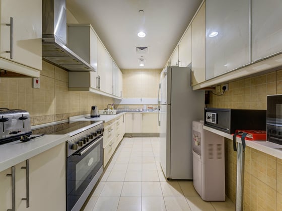 Spacious  | Fully Furnished | Prime Metro Location, picture 5