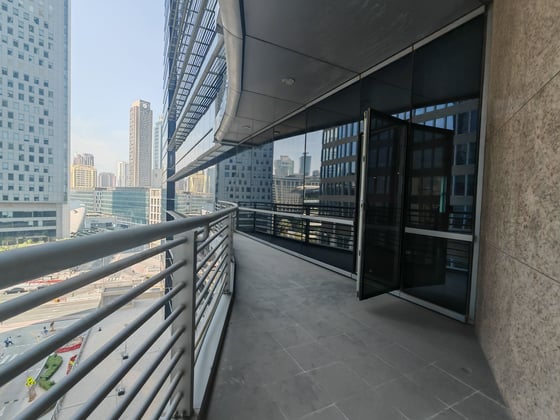Simplex | Low Floor | DIFC View | Vacant, picture 2