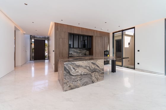 Vacant | Private Location | Fully Upgraded + Pool, picture 6