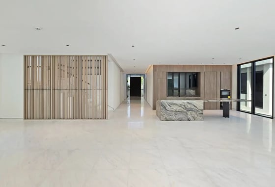 Vacant | Private Location | Fully Upgraded + Pool, picture 2