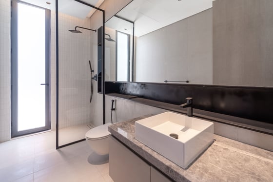 Vacant | Private Location | Fully Upgraded + Pool, picture 8