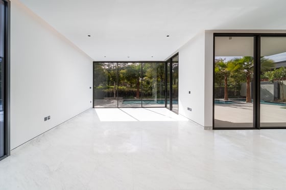Vacant | Private Location | Fully Upgraded + Pool, picture 4