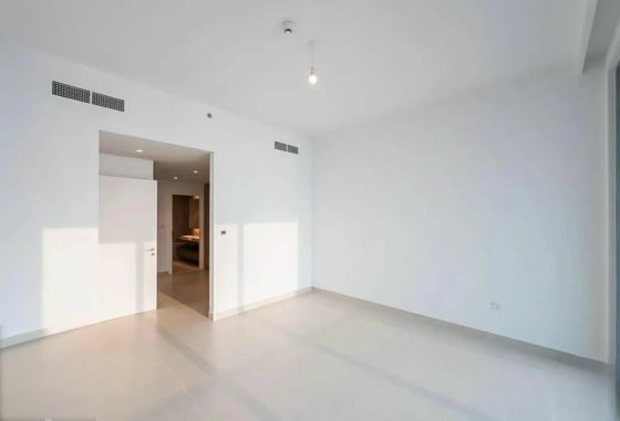 Vacant | Burj Khalifa and Sea View | High Floor, picture 6