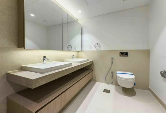 Vacant | Burj Khalifa and Sea View | High Floor, picture 11