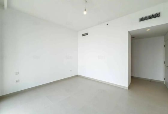 Vacant | Burj Khalifa and Sea View | High Floor, picture 9