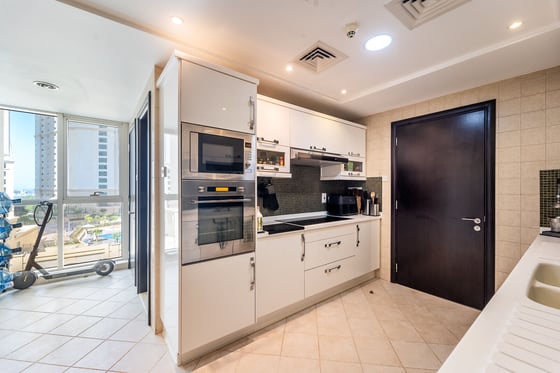 Large Layout | Great Location | Marina Views, picture 8