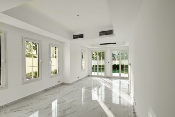 Newly Renovated | Large Plot | South Facing Garden, picture 2