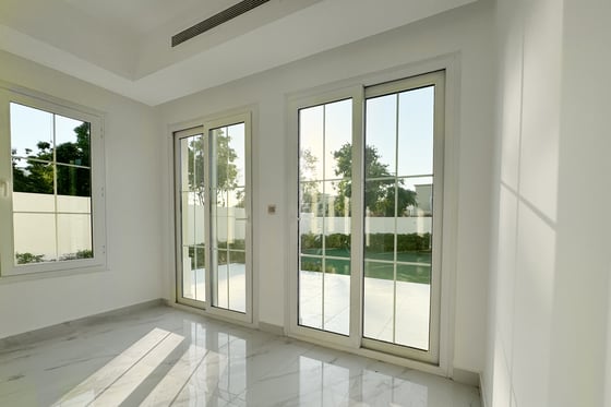 Newly Renovated | Large Plot | South Facing Garden, picture 3