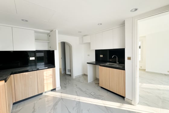 Newly Renovated | Large Plot | South Facing Garden, picture 5