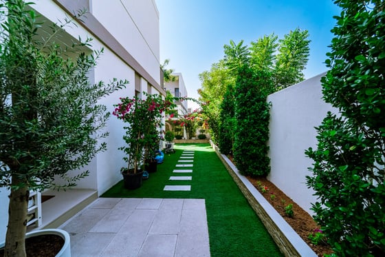 Full Corner | Opposite Pool | Exclusive., picture 3