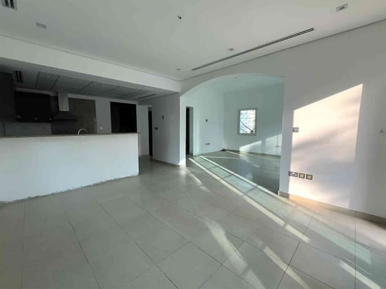 Exclusive | Vacant on Transfer | Prime Location, picture 4
