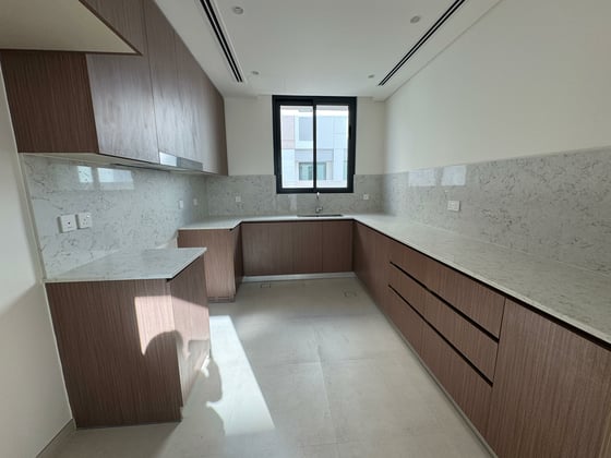 Park  Backing  |  Brand  New  |  Spacious, picture 3