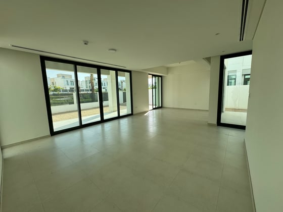 Park  Backing  |  Brand  New  |  Spacious, picture 2