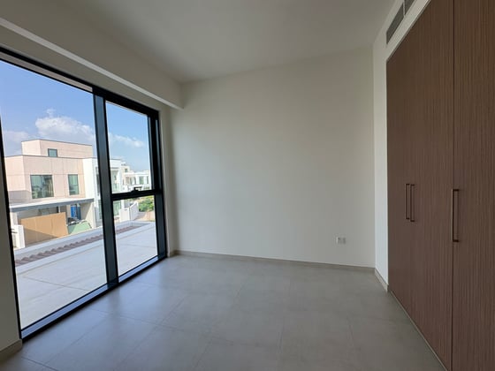 Park  Backing  |  Brand  New  |  Spacious, picture 6