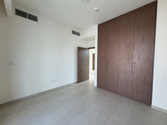 Park  Backing  |  Brand  New  |  Spacious, picture 5
