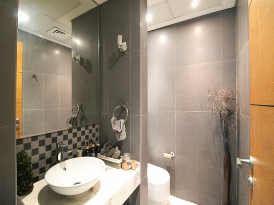 Single Row | Upgraded Flooring | Vacant., picture 19
