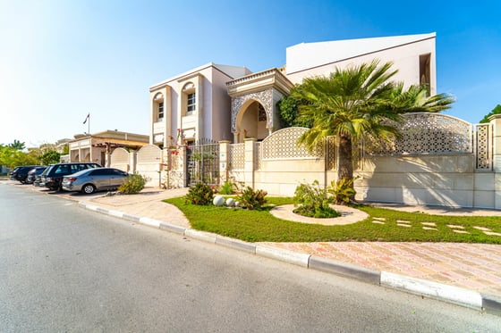 Uniquely Classic Villa |  Premier Location | GCC, picture 27