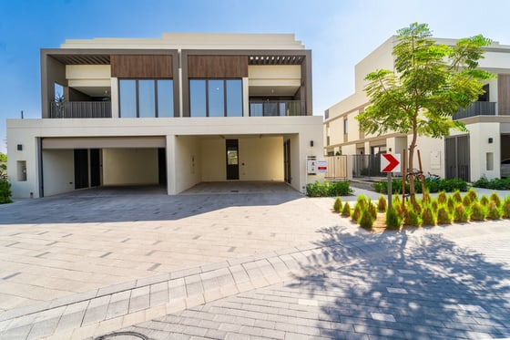 Video tour for Three Floors | Single Row | Vacant......