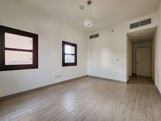 Vacant on Transfer | Great View  | Serious Seller, picture 4