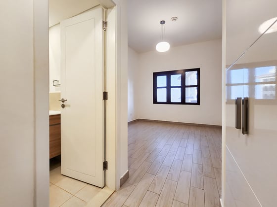 Vacant on Transfer | Great View  | Serious Seller, picture 3
