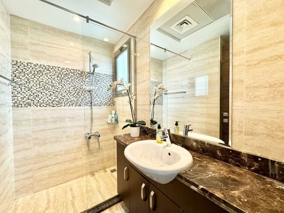 Large Layout | Prime Location | Corner Unit, picture 5