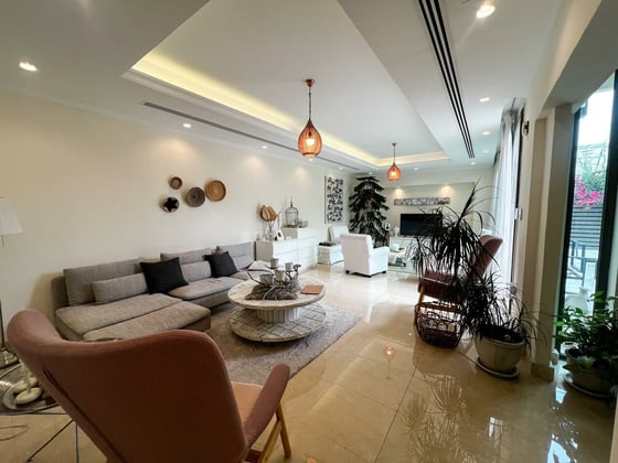 Large Layout | Prime Location | Corner Unit, picture 2