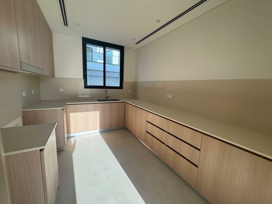 Brand New  |  Corner Unit  |  Ready to Move, picture 2